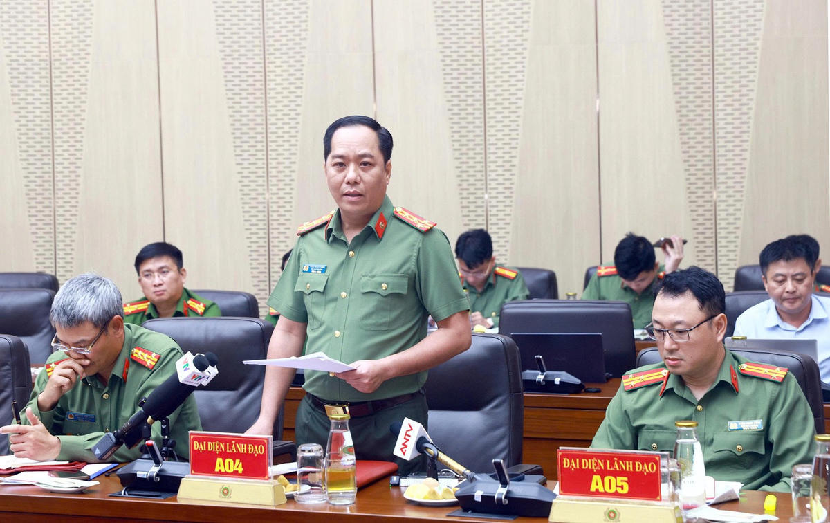 Đại tá Phạm Mạnh Hùng, Phó Cục trưởng Cục An ninh kinh tế, Bộ Công an cung cấp thông tin liên quan đến vụ án sàn giao dịch ONUS. Ảnh BCA