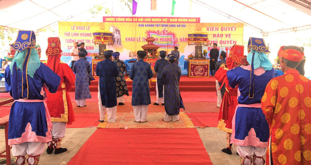 Quang cảnh Lễ khao lề thế lính Hoàng Sa ở đặc khu Lý Sơn. Ảnh: CĐ.