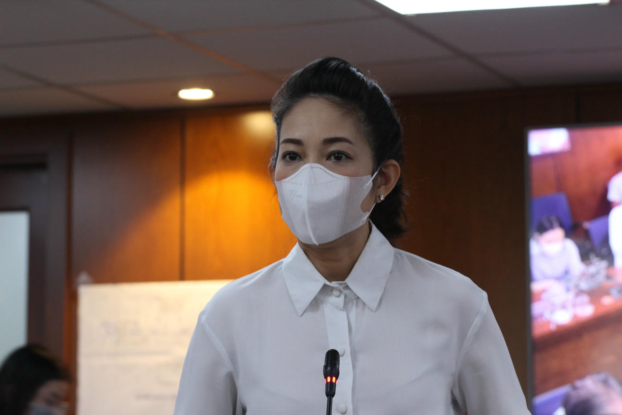 Bà Nguyễn Thị Thanh Thúy - Phó Giám đốc Sở Văn hóa và Thể thao thành phố thông tin tại cuộc họp chiều 21/7.