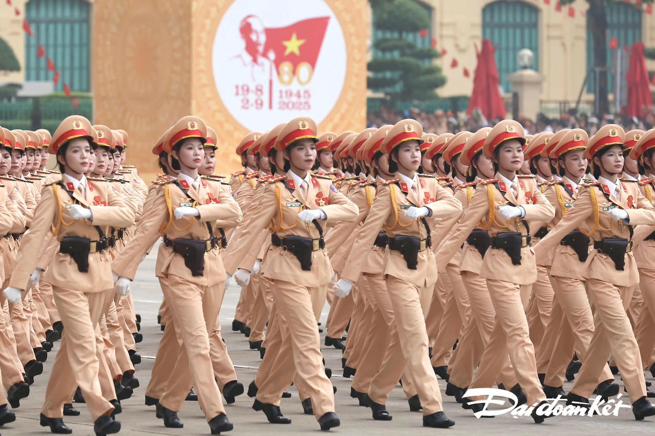 gen-h-nữ CSGT