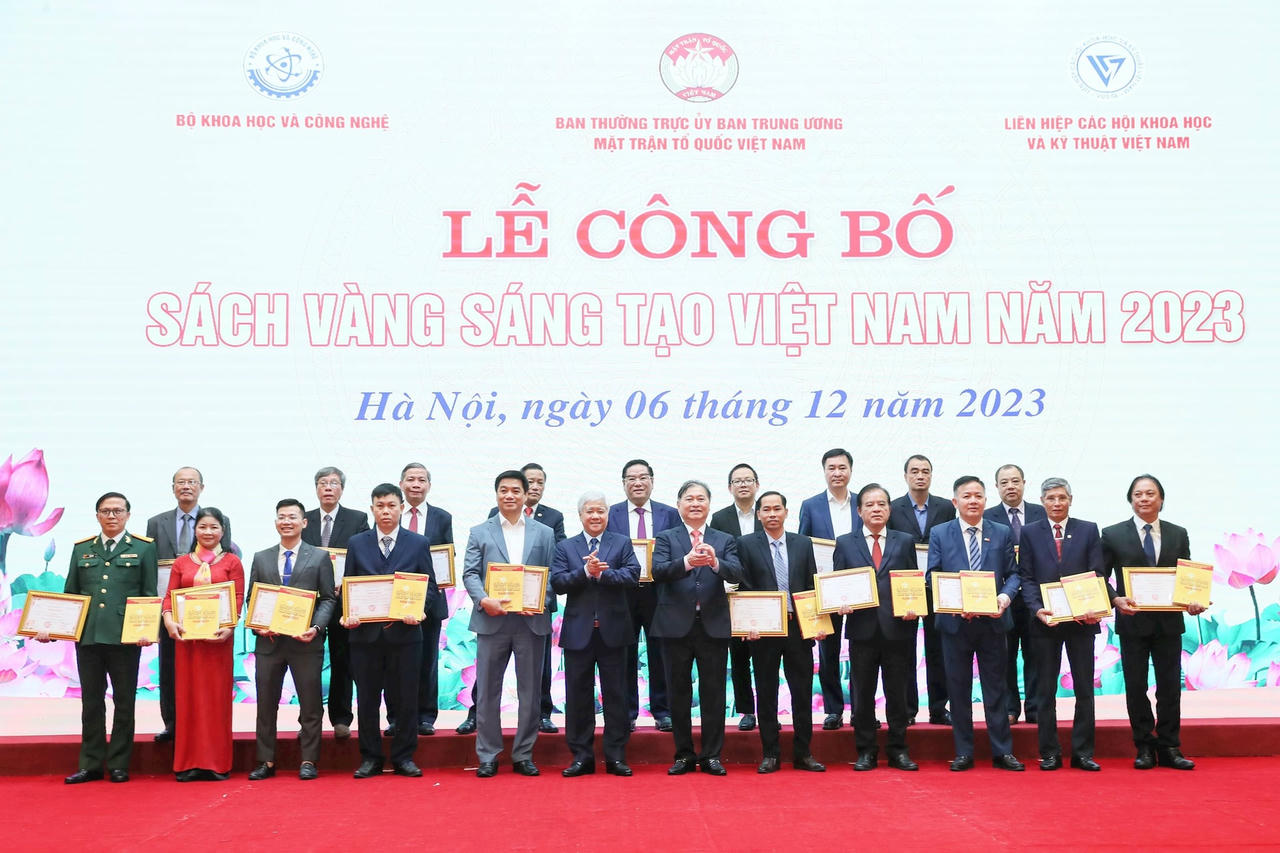 anh-bai-chinh-t4-5.jpg