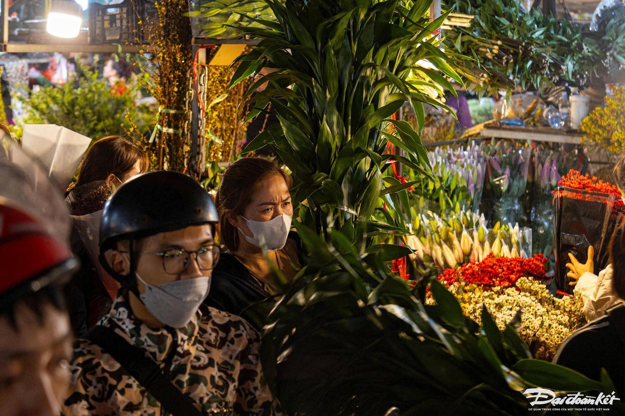 W_cho_hoa_tet-le-khanh38.jpg