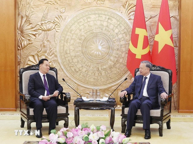 Tổng Bí thư Tô Lâm tiếp Bí thư Trung ương Đảng, Chánh Văn phòng Trung ương Đảng Nhân dân Cách mạng Lào Thongsalith Mangnomek. (Ảnh: Thống Nhất/TTXVN) ttxvn-tong-bi-thu-to-lam-tiep-bi-thu-trung-uong-dang-chanh-van-phong-trung-uong-dang-ndcm-lao-3.jpg