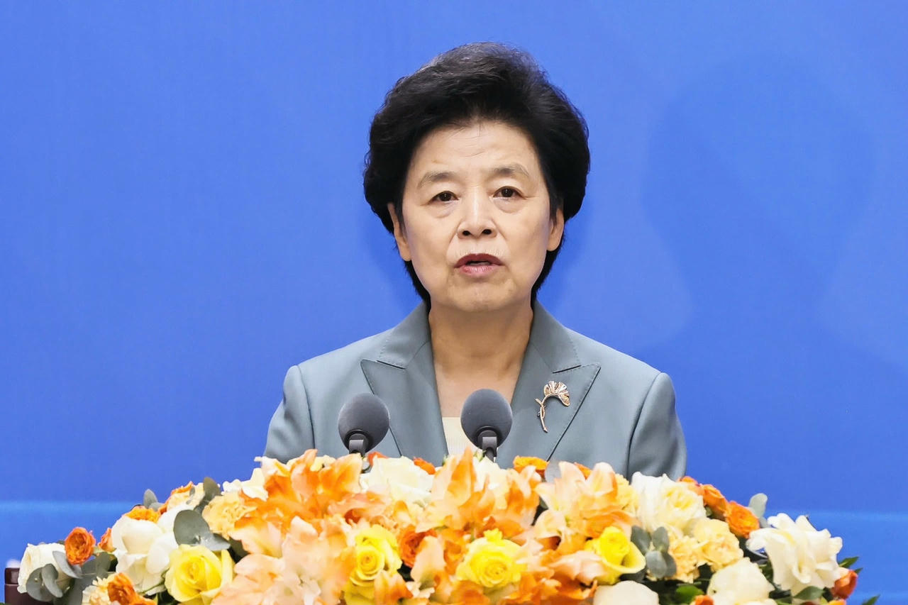 Phó Chủ tịch Chính hiệp toàn quốc Trung Quốc Hàm Huy phát biểu khai mạc chương trình giao lưu hữu nghị. Ảnh: Quang Vinh