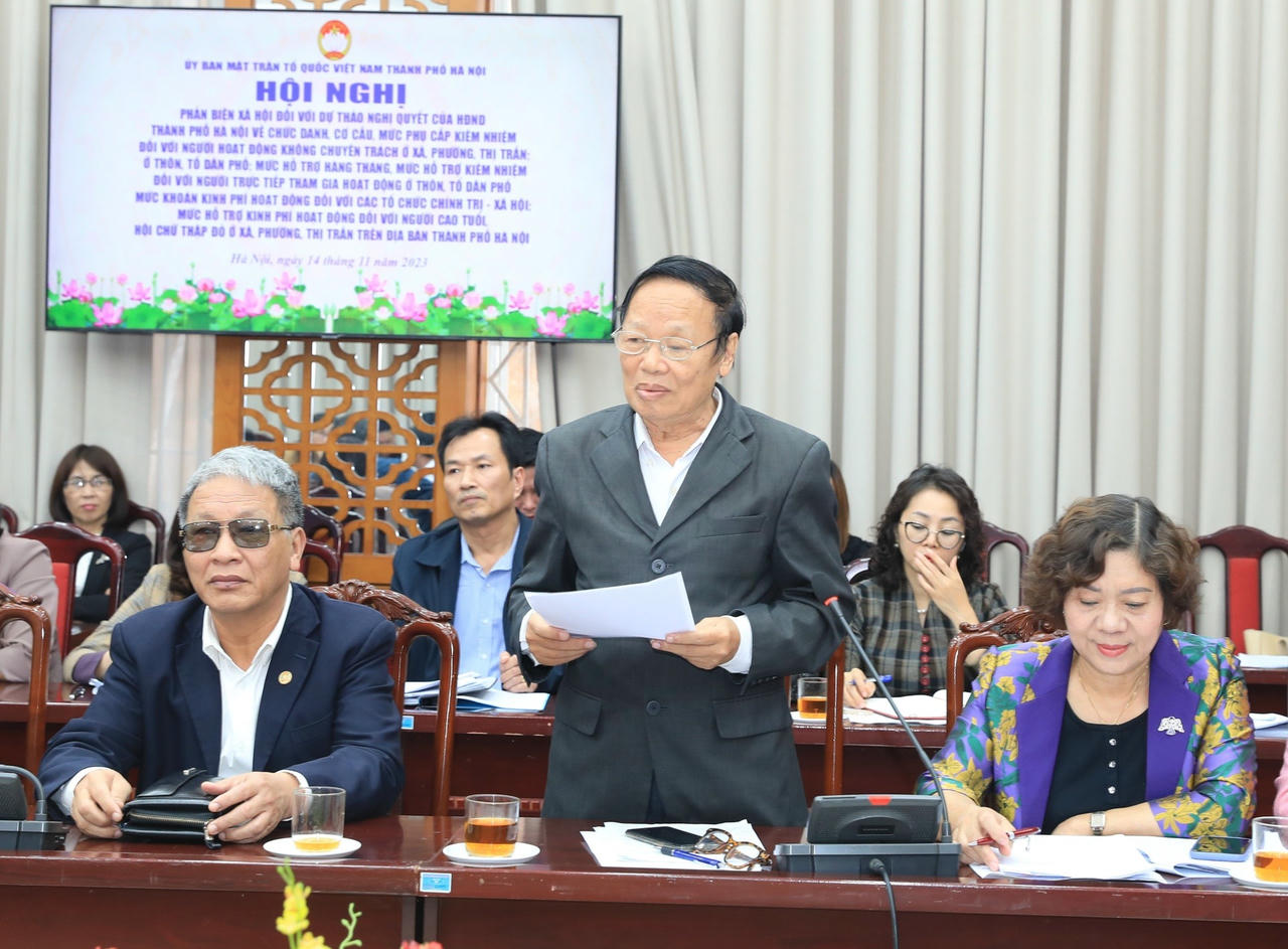 Các đại biểu phát biểu tại hội nghị. 