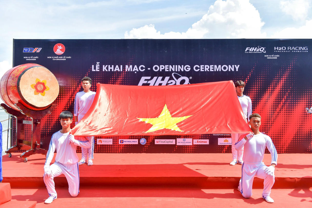 binh-dinh-giai-dua-thuyen-may.jpg