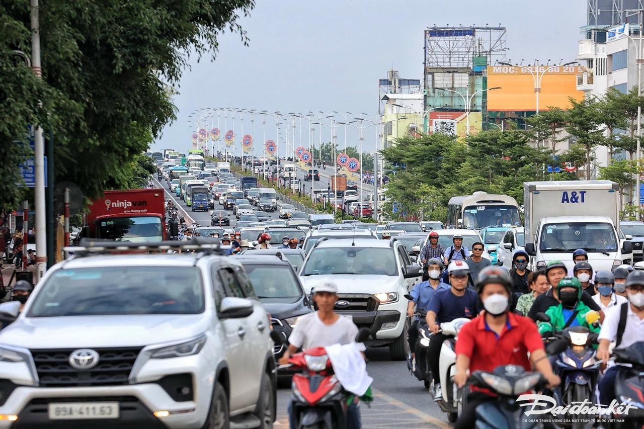 nut_giao_co_linh-le-khanh8.jpg