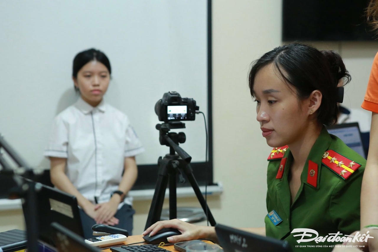 can_cuoc_cong_dan-le-khanh4.jpg