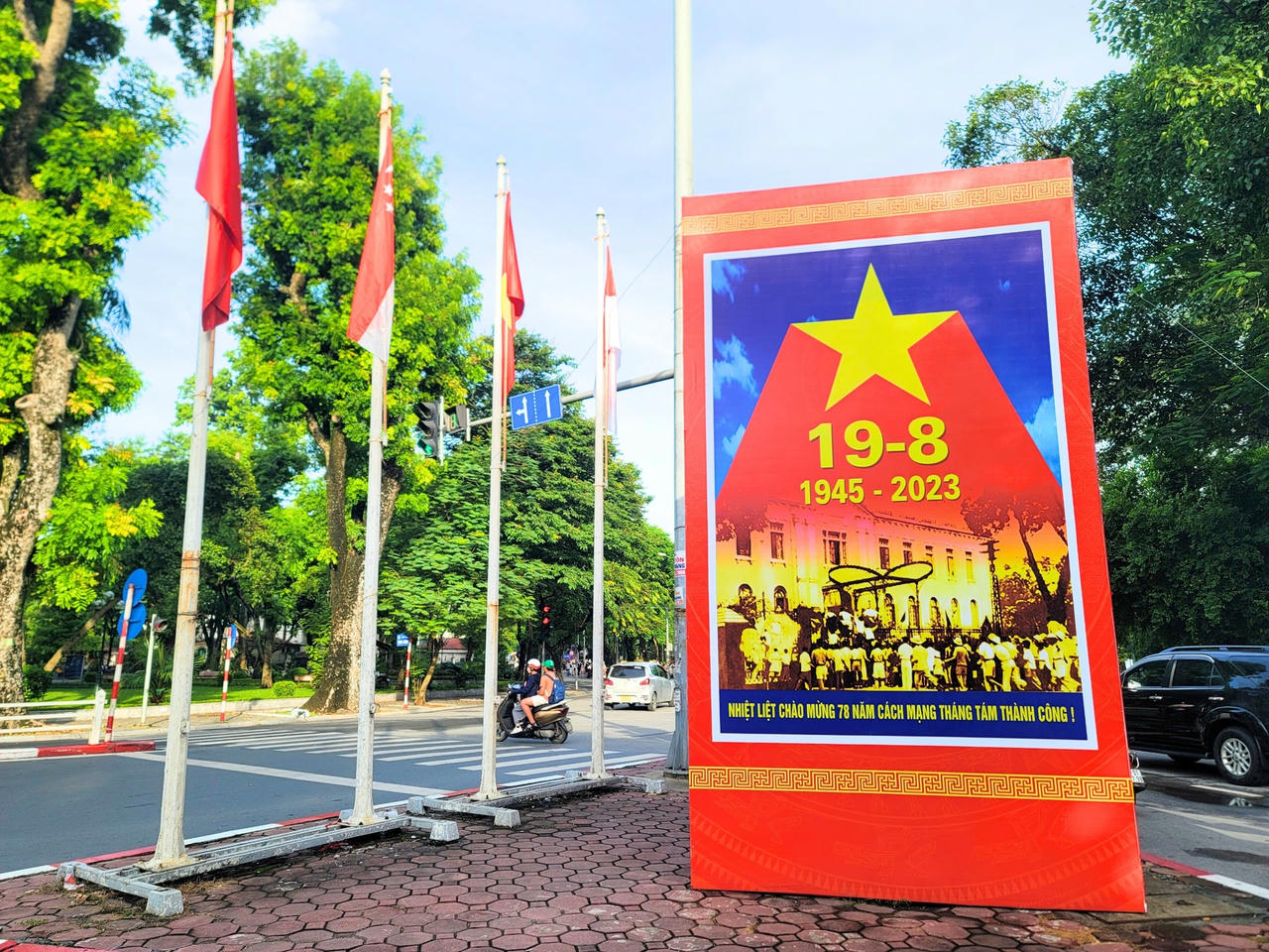 Pano đặt tại nút giao phố Quán Thánh - Hùng Vương (Ba Đình, Hà Nội).