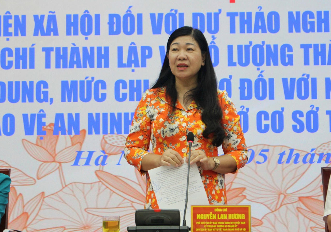 Bà Nguyễn Lan Hương, Chủ tịch Ủy ban MTTQ Việt Nam thành phố Hà Nội phát biểu tại hội nghị.