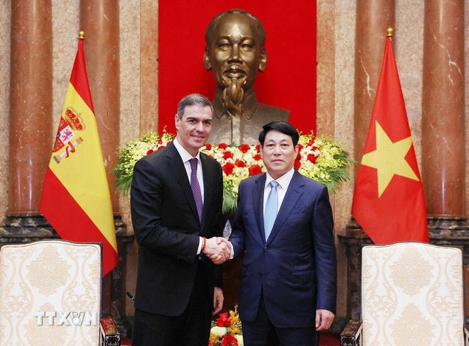Chủ tịch nước Lương Cường tiếp Thủ tướng Tây Ban Nha Pedro Sánchez. (Ảnh: Lâm Khánh/TTXVN) ttxvn-chu-tich-nuoc-luong-cuong-tiep-thu-tuong-tay-ban-nha-7961735-resize-1.jpg