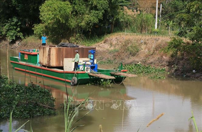 Đưa thêm phương tiện phục vụ công tác cứu nạn vào hiện trường. 
