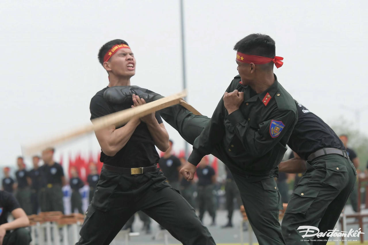 ky-niem-50-nam-canh-sat-co-dongptt_2180.jpg