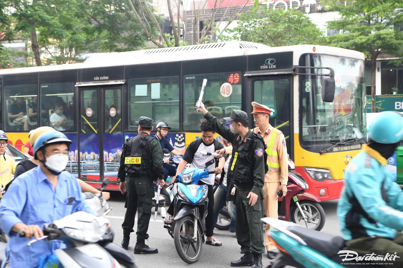 to_dac_biet_le_khanh10.jpg