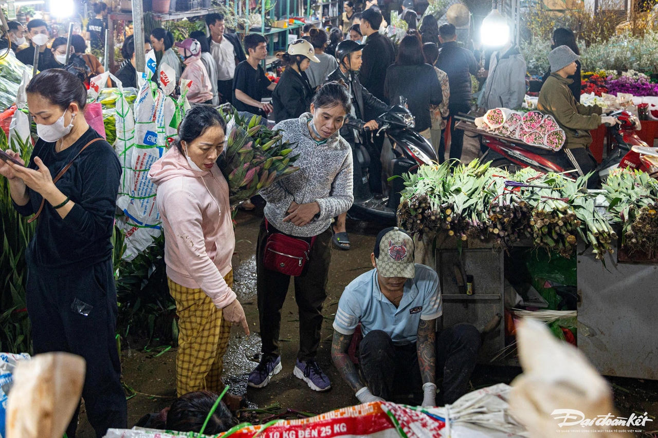 W_cho_hoa_tet-le-khanh19.jpg