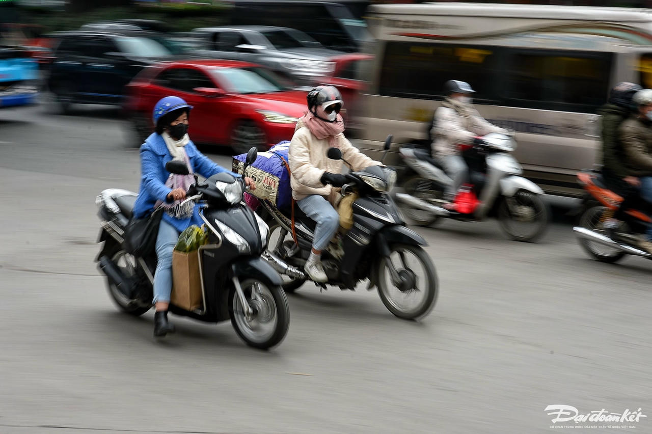 W_nguoi_dan_ve_que-le-khanh2.jpg