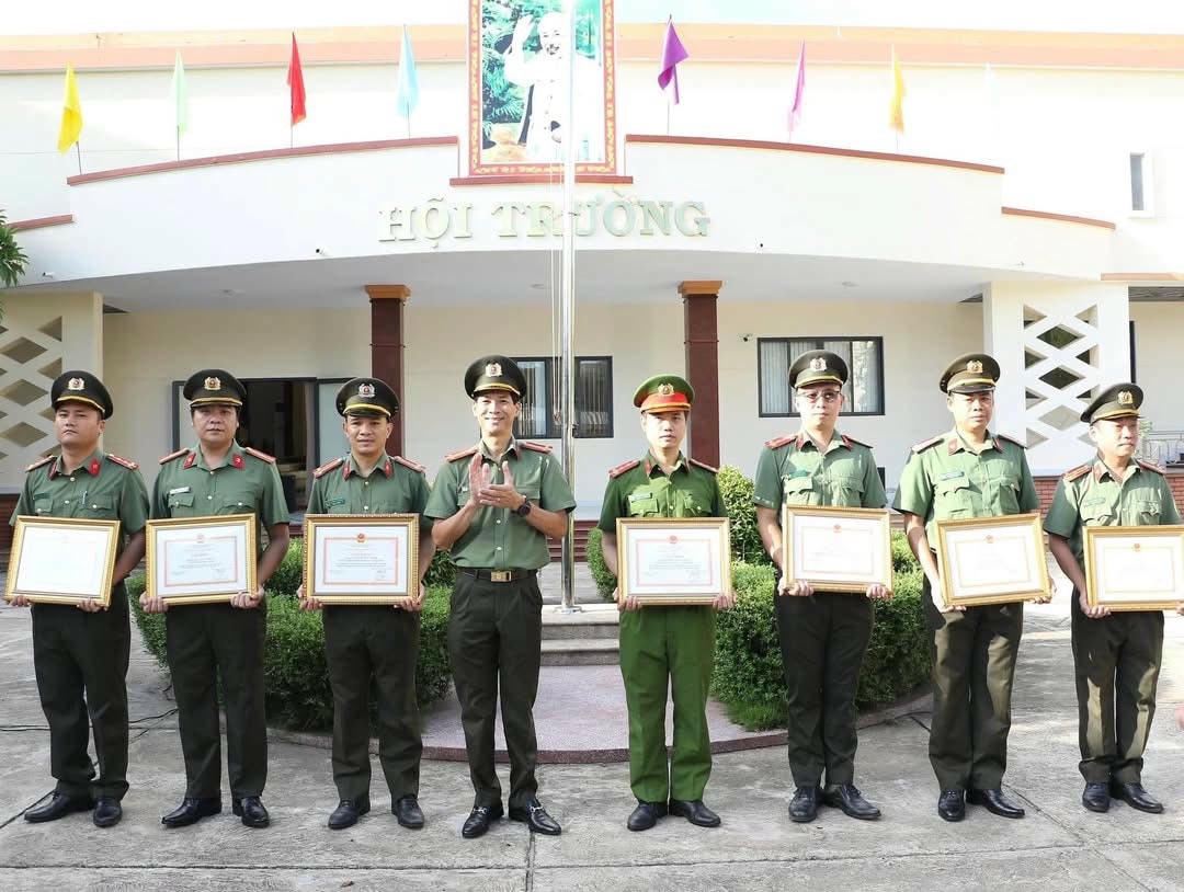 KHEN THUONG 1