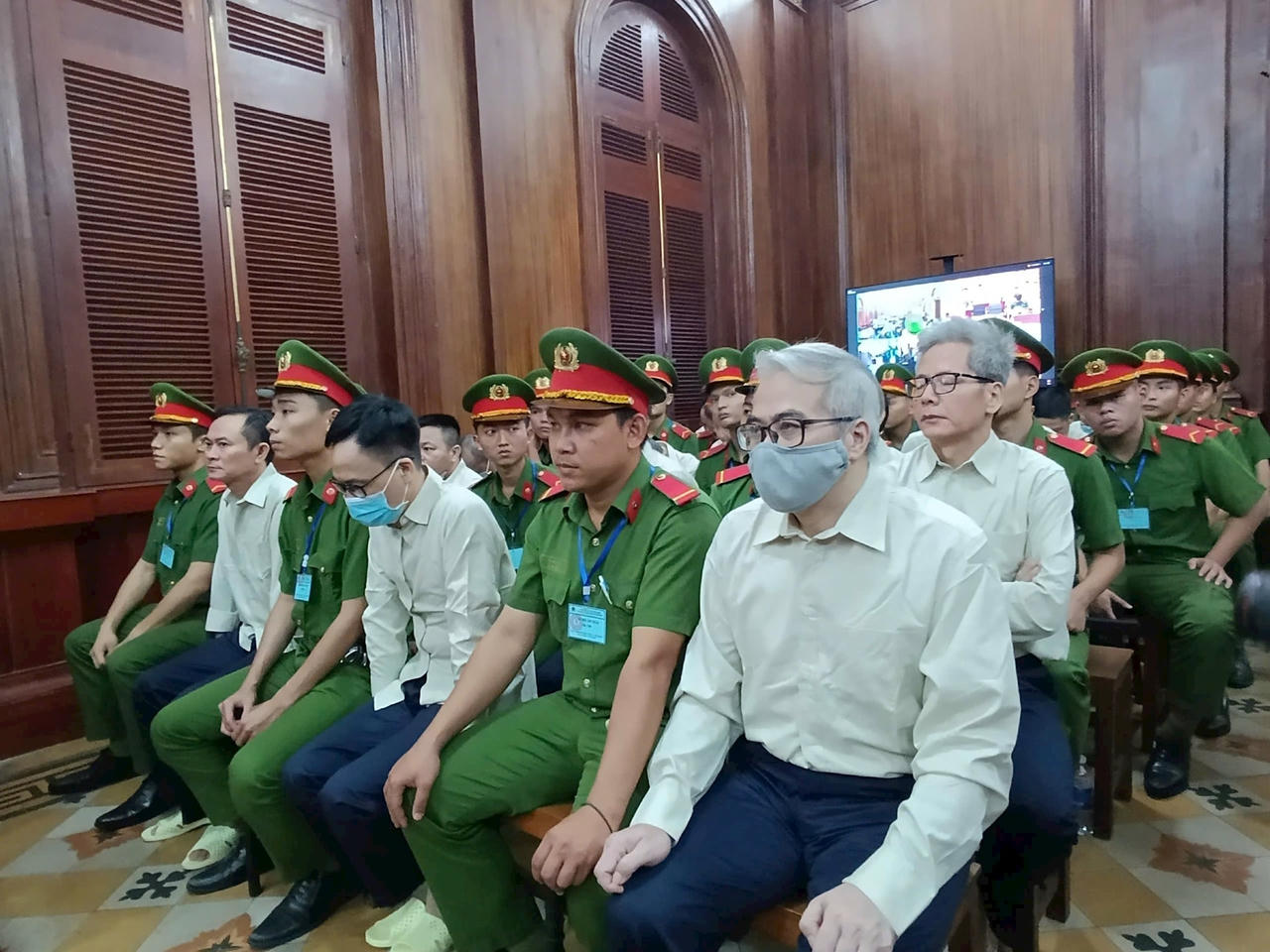 Anh bai tren