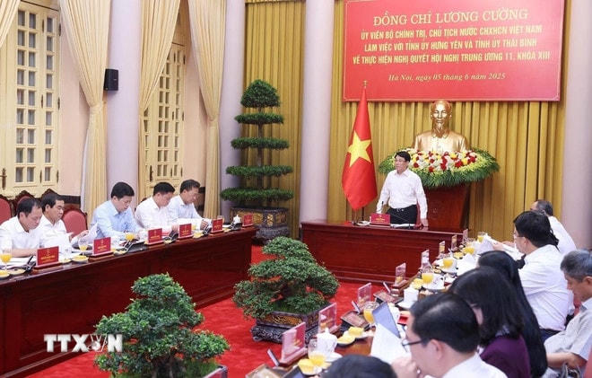 Chủ tịch nước Lương Cường làm việc với Tỉnh ủy Hưng Yên và Tỉnh ủy Thái Bình về việc thực hiện Nghị quyết Hội nghị Trung ương 11, khóa XIII. (Ảnh: Lâm Khánh/TTXVN) ttxvn-chu-tich-nuoc-lam-viec-voi-tinh-uy-hung-yen-va-tinh-uy-thai-binh-0506-3.jpg