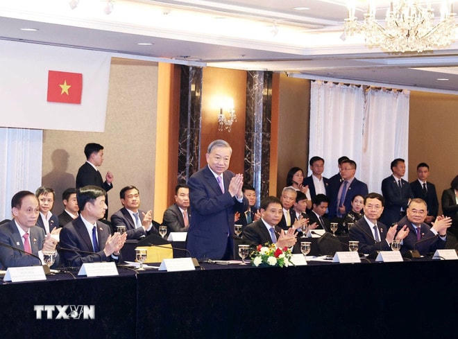Tổng Bí thư Tô Lâm gặp gỡ lãnh đạo một số Tập đoàn lớn của Hàn Quốc. (Ảnh: Thống Nhất/TTXVN) ttxvn-tong-bi-thu-to-lam-gap-go-mot-so-tap-doan-lon-cua-han-quoc-1208-3.jpg