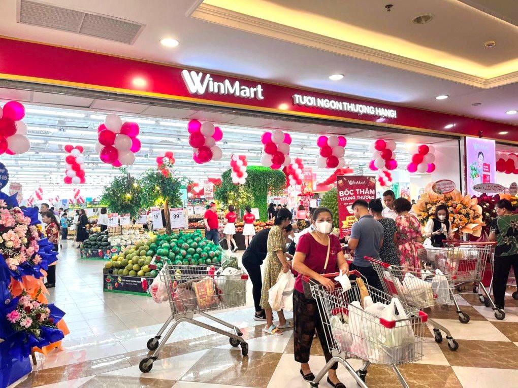 winmart-ha-long-tap-nap-ngay-khai-truong.jpg