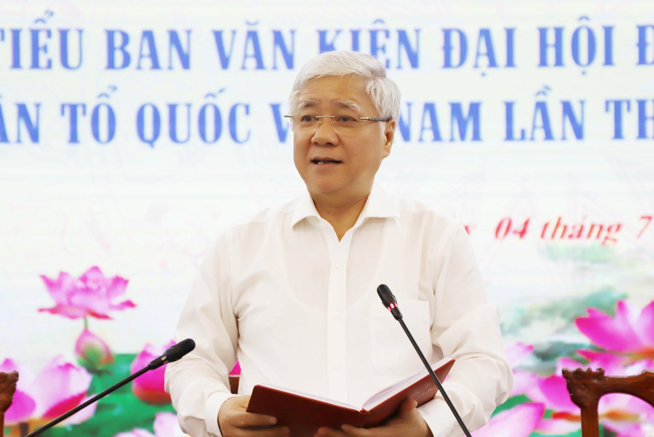 Bí thư Trung ương Đảng, Chủ tịch Ủy ban Trung ương MTTQ Việt Nam Đỗ Văn Chiến phát biểu tại hội nghị.
