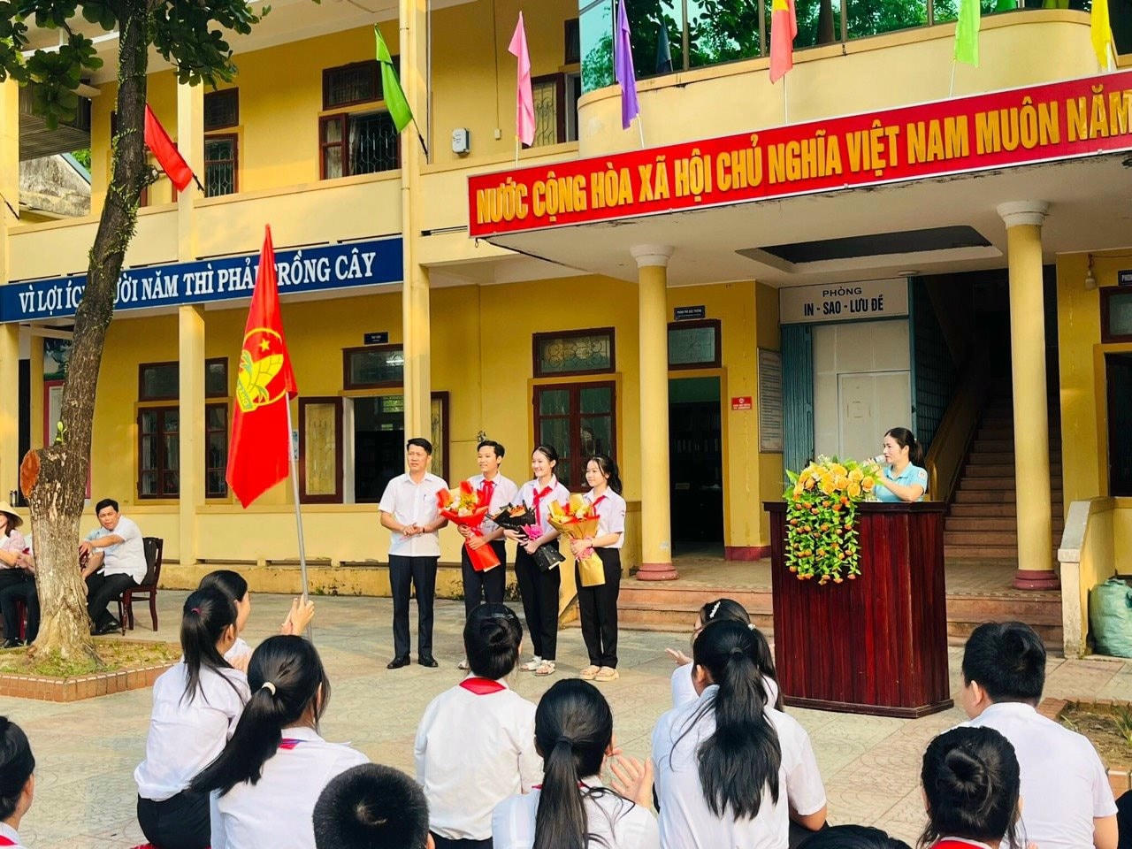 1-nha-duoc-do-roi.jpg