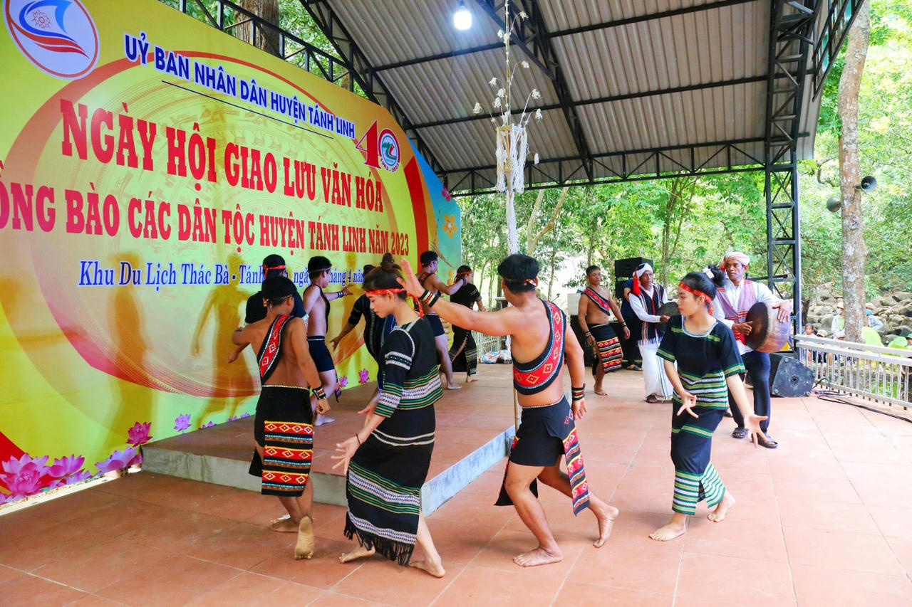Bình Thuận luôn chăm lo đời sống tinh thần và vật chất cho đồng bào dân tộc thiểu số. Ảnh: baobinhthuan.com.vn