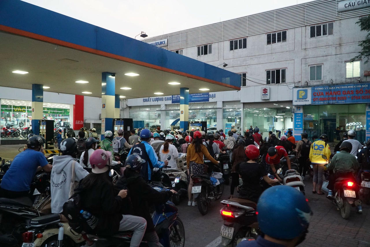 Giá xăng tăng lần thứ 4 liên tiếp.