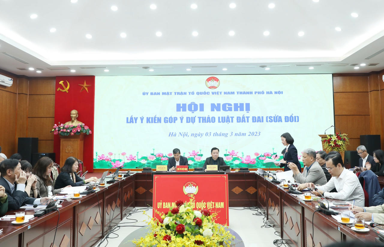 Quang cảnh hội nghị góp ý vào dự thảo Luật Đất đai (sửa đổi).