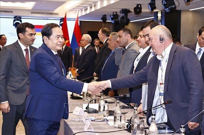 Chủ tịch Quốc hội Trần Thanh Mẫn dự Tọa đàm doanh nghiệp Việt Nam - Armenia- Ảnh 1.