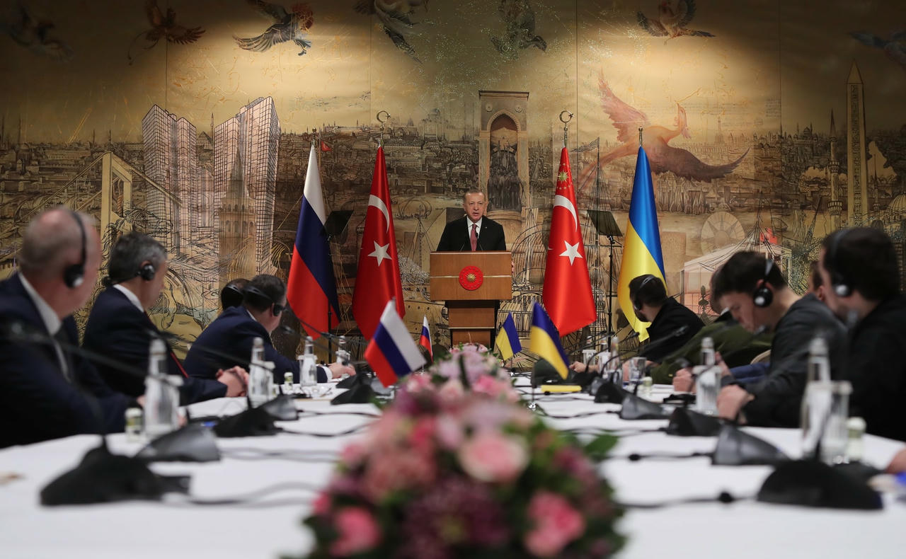 Một vòng đàm phán trực tiếp diễn ra tại Istanbul. Ảnh: Daily Sabah.
