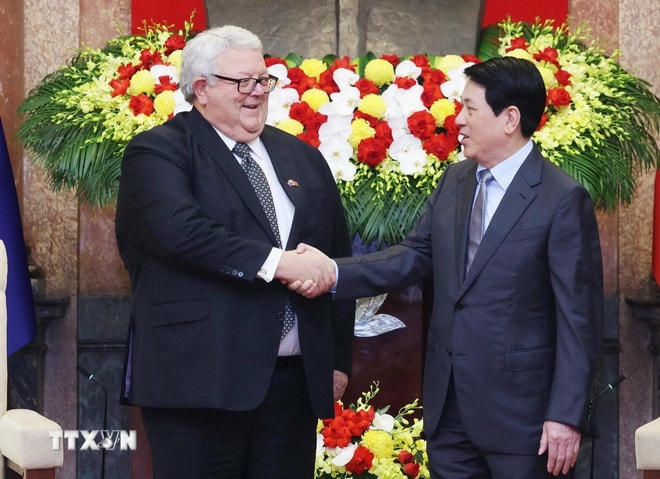 Chủ tịch nước Lương Cường tiếp Chủ tịch Quốc hội New Zealand Gerry Brownlee. (Ảnh: Lâm Khánh/TTXVN) ttxvn-2908-chu-tich-nuoc-viet-nam-new-zealand-3.jpg
