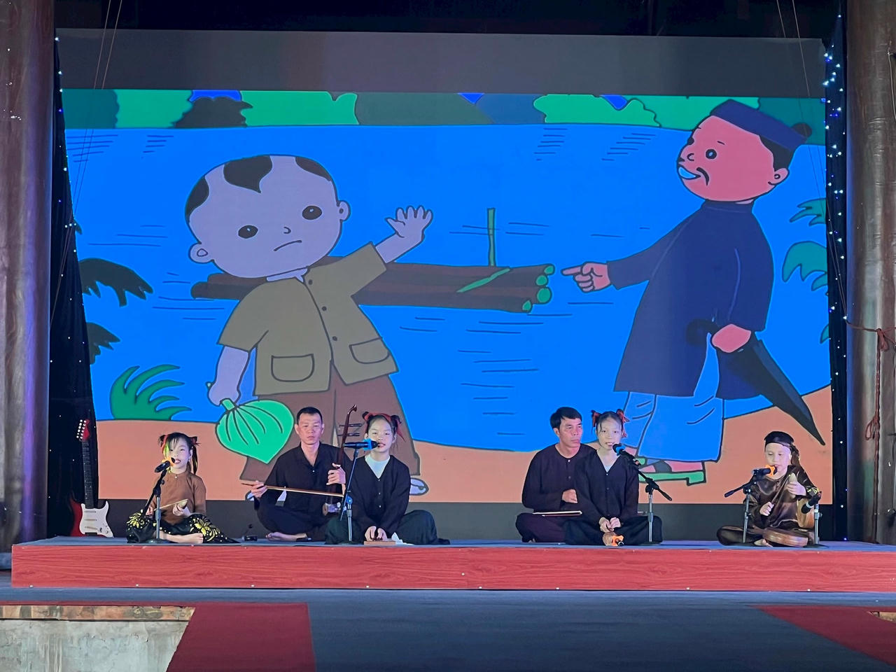 1-mot-tiet-muc-co-su-tham-gia-cua-nhieu-em-nho-tai-lien-hoan-hat-xam-ninh-binh-2023.jpg