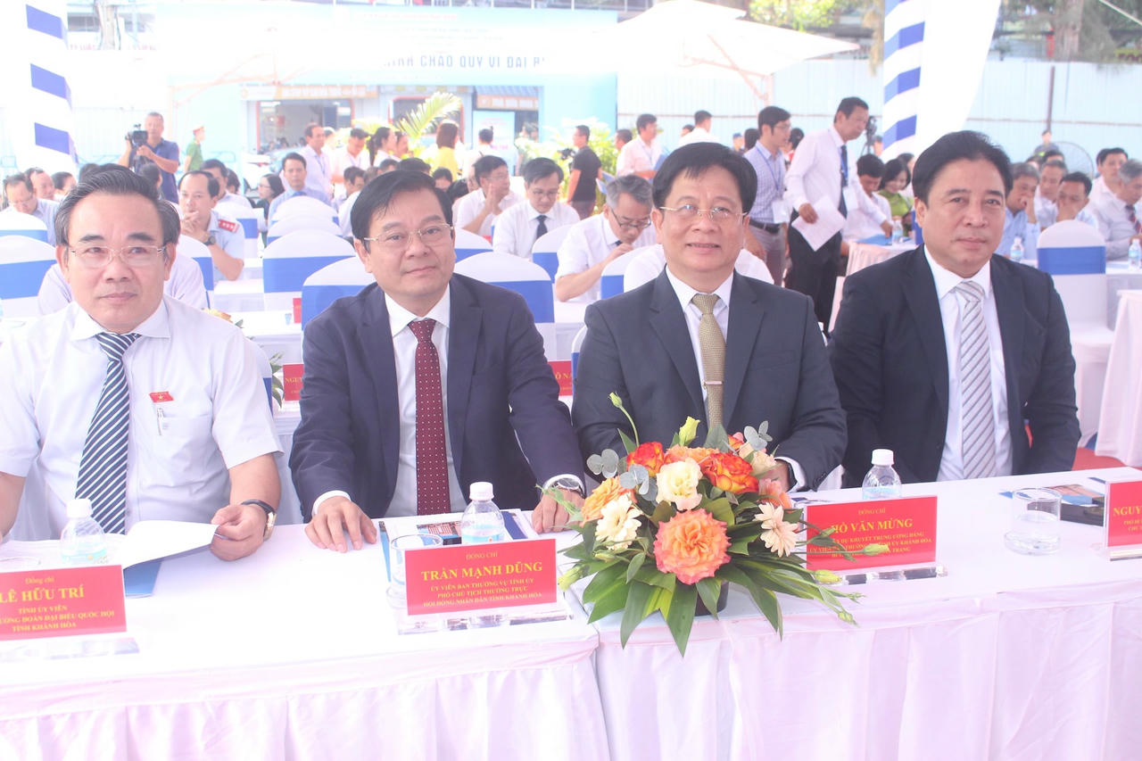 lanh-dao-tham-du-le-dong-tho-trung-tam-hanh-chinh..jpg