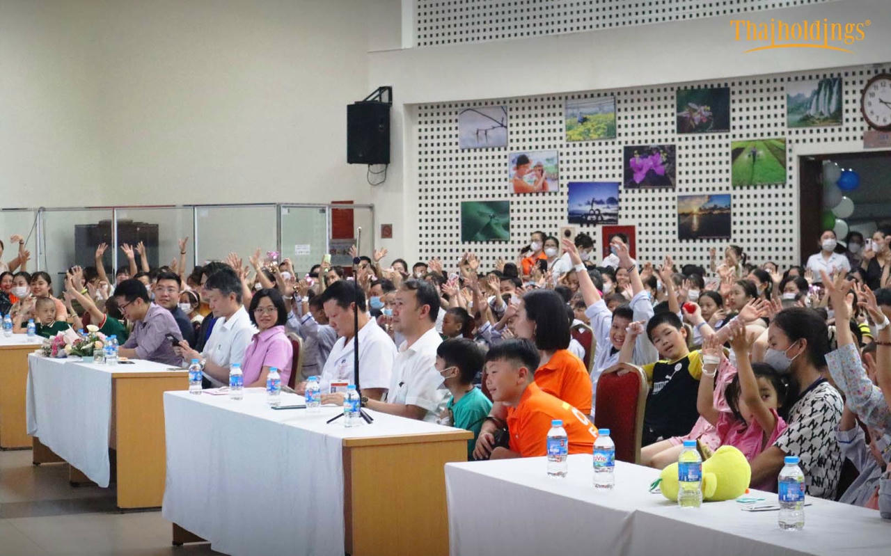 Khoảnh khắc xúc động của toàn thể khán giả trước những phần trình diễn văn nghệ tuyệt vời đến từ các nghệ sĩ nhí.