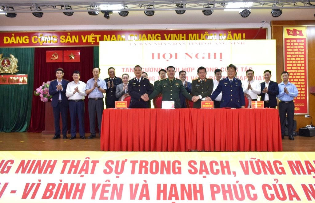 2152788_cong_an_tinh_bch_bo_doi_bien_phong_tinh_cuc_hai_quan_tinh_va_bo_tu_lenh_canh_sat_bien_ky_quy_che_phoi_hop_voi_su_chung_kien_cua_lanh_dao_tinh_cac_dia__11460727.jpg
