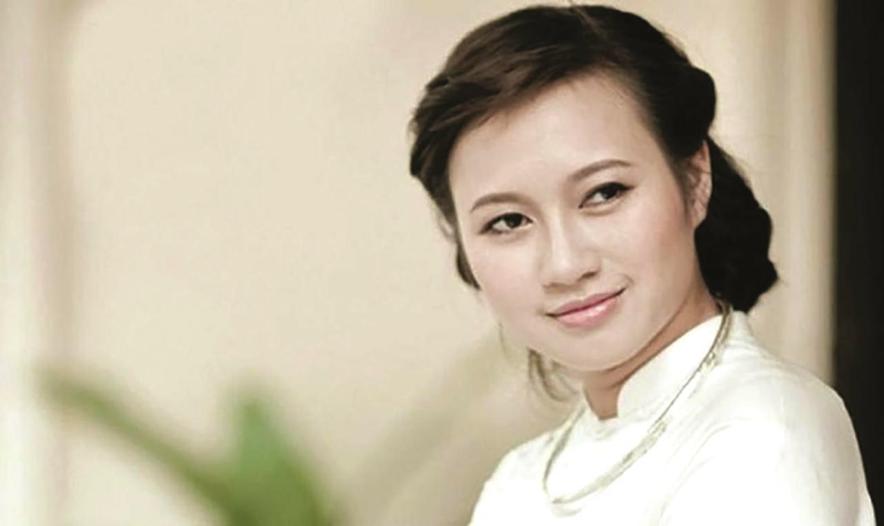 cua-so-ca-si-khanh-linh.jpeg