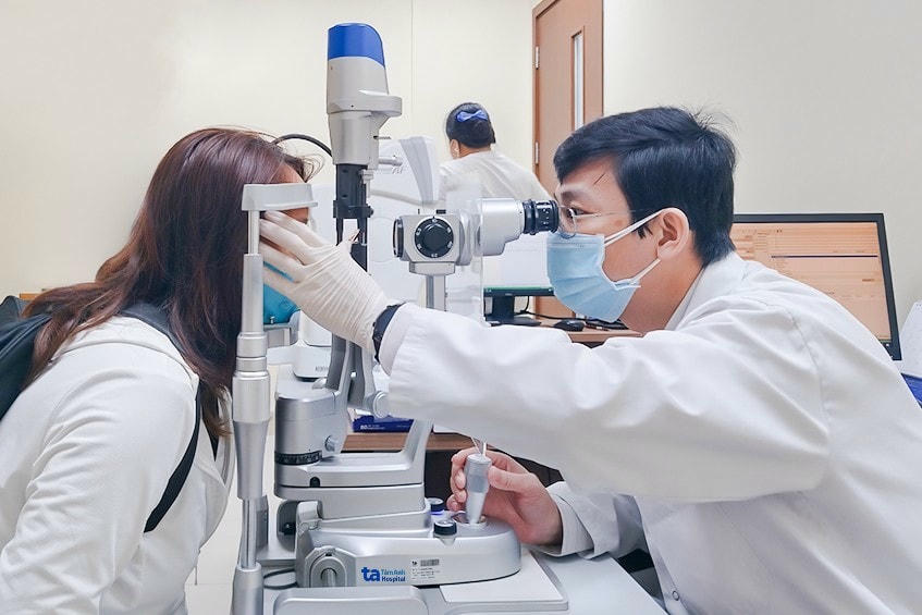 Các bệnh viện ghi nhận, số ca khám liên quan đến đau mắt đỏ tăng cao.