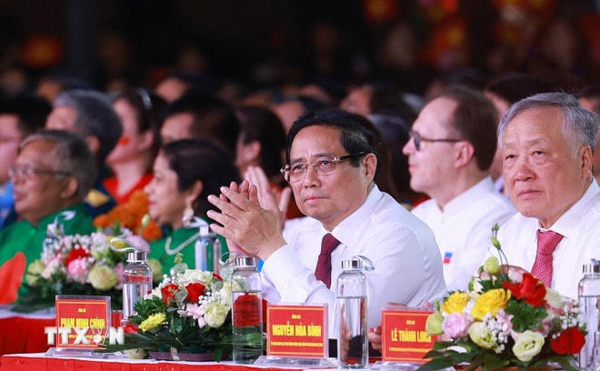 ttxvn-thu-tuong-du-chuong-trinh-cau-truyen-hinh-vang-mai-khuc-khai-hoan-2704-7-2.jpg