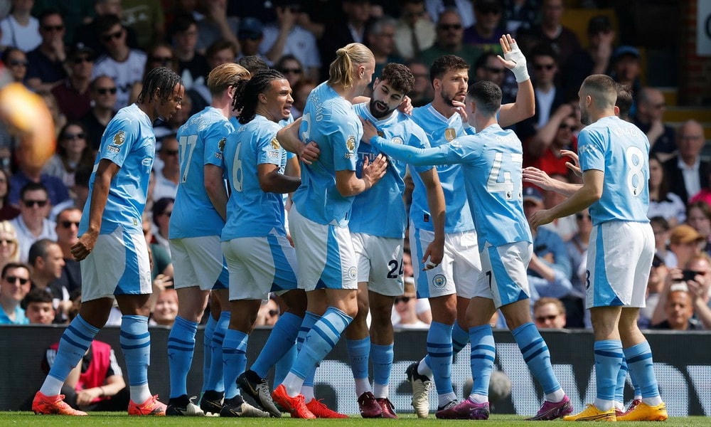 Manchester City lên ngôi đầu Premier League. (Nguồn: The Guardian)