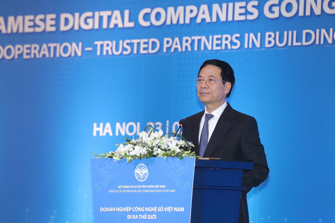 Bộ trưởng Bộ TTTT phát biểu tại hội nghị.