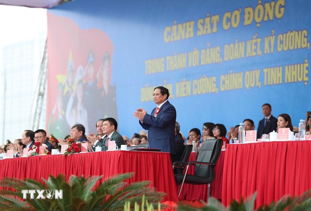 Thủ tướng Phạm Minh Chính và các đại biểu dự Lễ kỷ niệm 50 năm Ngày truyền thống Lực lượng Cảnh sát Cơ động. (Ảnh: Dương Giang/TTXVN) TTXVN_1404Thutuong5.jpg