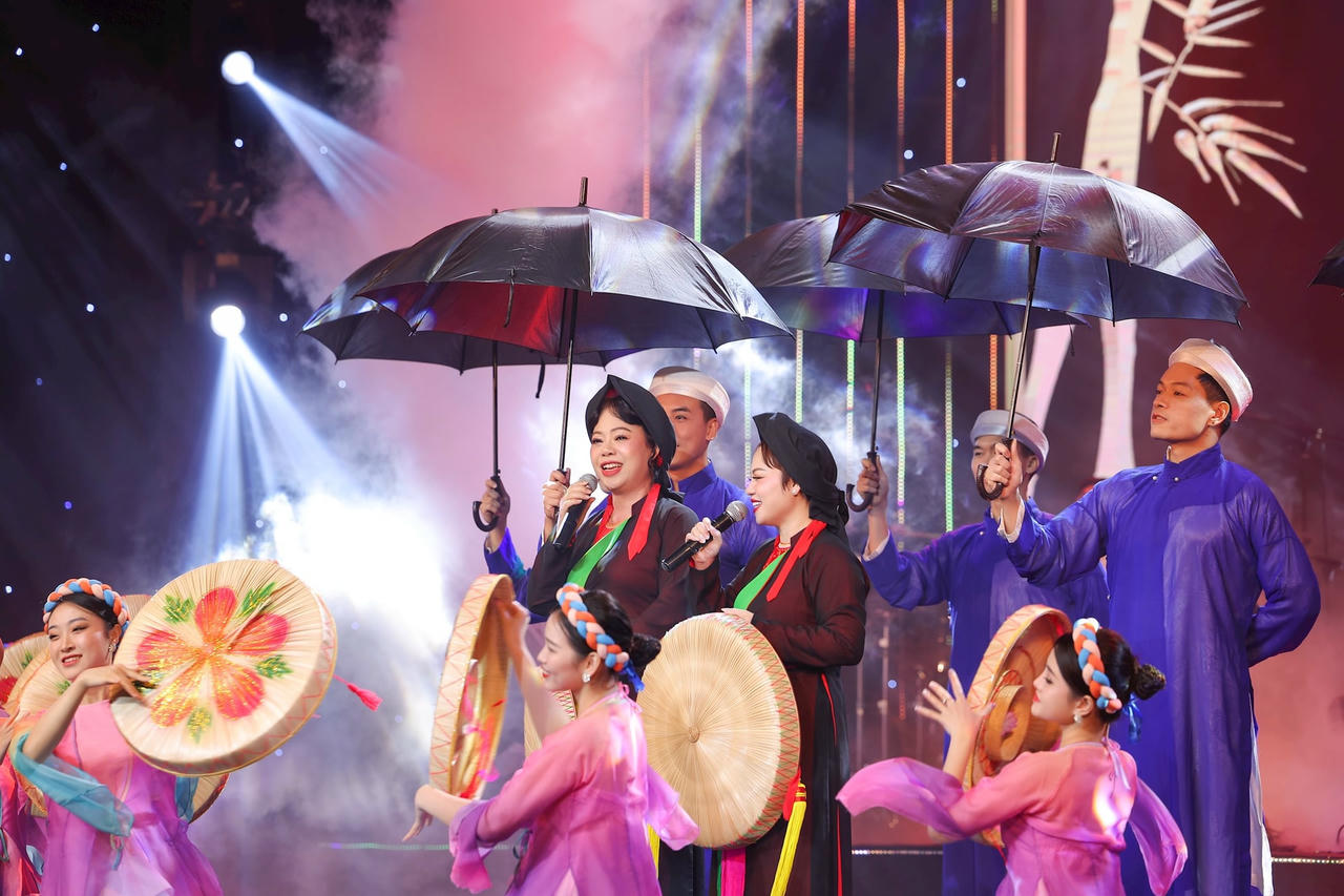 nsnd-thuy-huong-thuy-hang.jpg