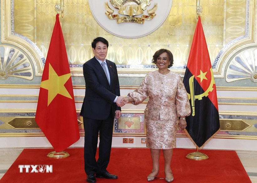 Chủ tịch nước Lương Cường hội kiến Chủ tịch Quốc hội Angola Carolina Cerqueira. (Ảnh: Lâm Khánh/TTXVN) ttxvn-chu-tich-nuoc-luong-cuong-phat-bieu-chinh-sach-tai-quoc-hoi-angola-8197162.jpg