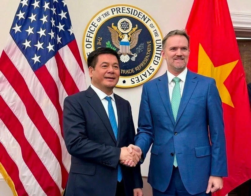 Bộ trưởng Bộ Công thương Nguyễn Hồng Diên và Đại sứ, Trưởng Đại diện Thương mại Hoa Kỳ Jamieson Greer tại phiên đàm phán. (Ảnh: TTXVN phát)