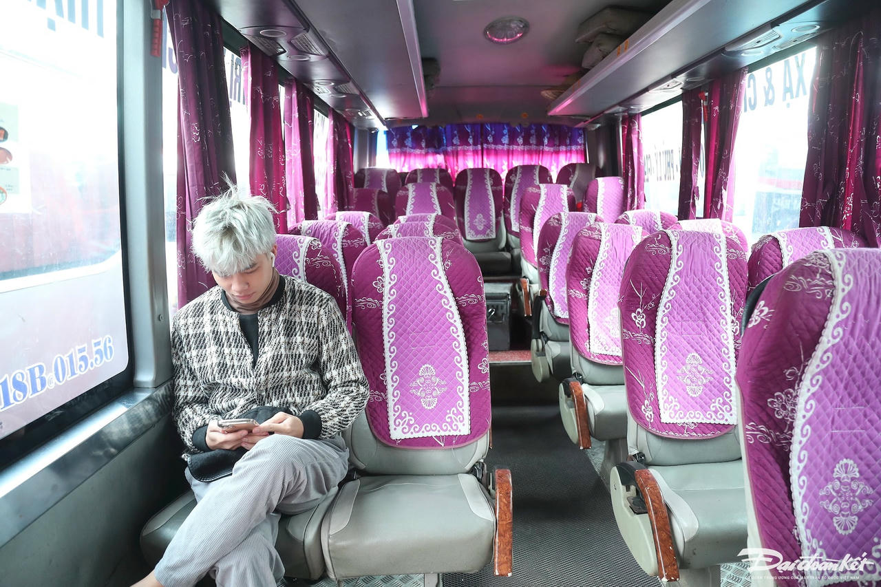 W_ben_xe_vang_ve-le-khanh11.jpg