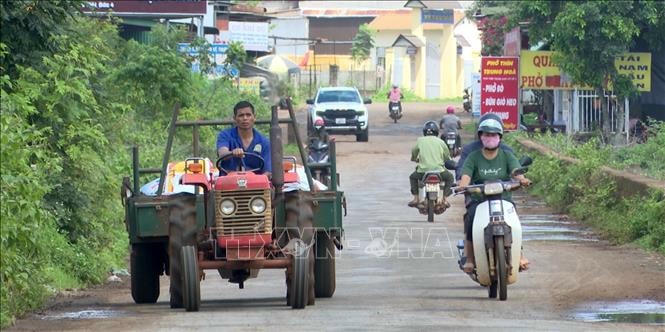Người dân xã Ea Ktur đã quay trở lại cuộc sống thường nhật sau sự việc nhóm đối tượng dùng súng, dao tấn công trụ sở UBND xã Ea Tiêu và Ea Ktur, huyện Cư Kuin, tỉnh Đắk Lắk. Ảnh: Quang Thái/TTXVN.