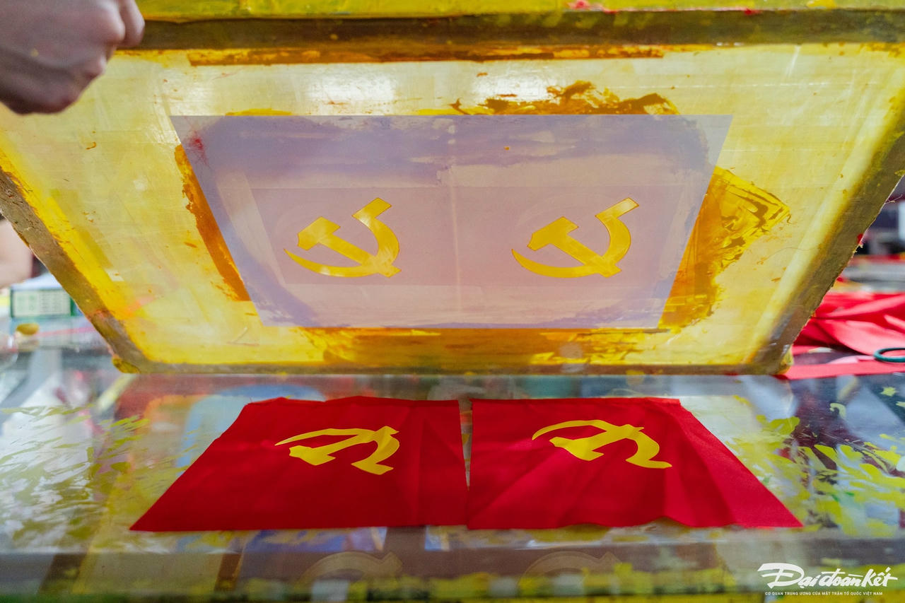 cờ đỏ7