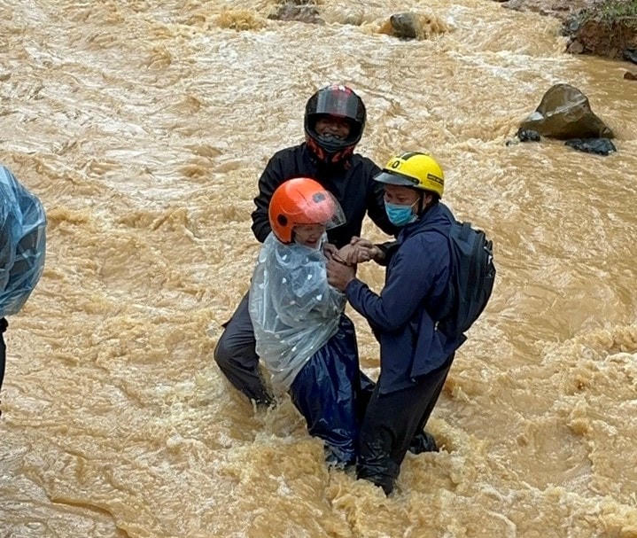 Sau đó, lựa chọn thời điểm thời tiết, đường đi lại thuận lợi mới tiếp tục hành trình của mình. Ảnh: CTV.
